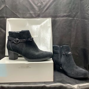 Clarks size 12M women short boot